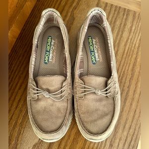 Sketchers Memory Cloud Moccasins, Women’s size 8, light sand, EUC